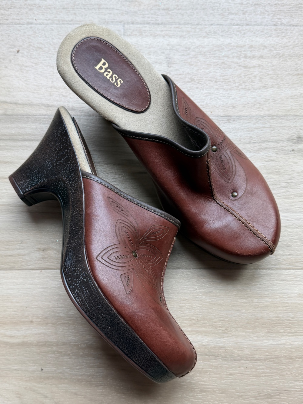 Vintage Y2K Bass Leather Heeled Clogs Size 7.5 Brown Fairycore Boho Mules